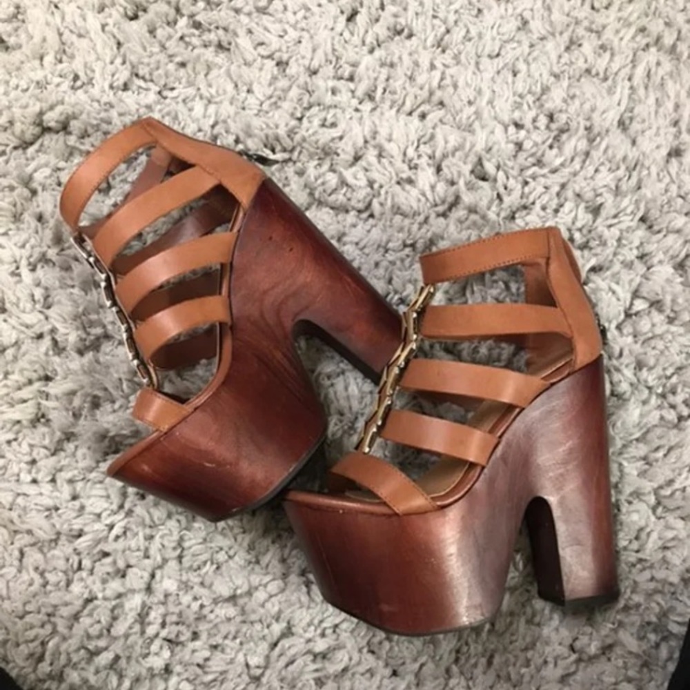 Wooden sandal platform heels